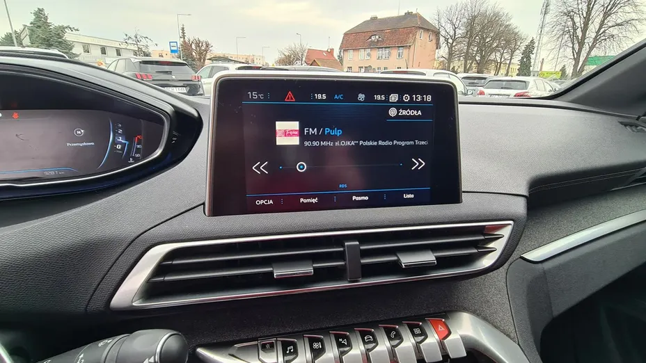 PEUGEOT 5008 -