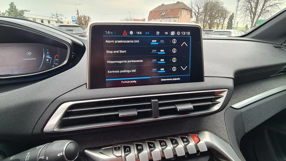 PEUGEOT 5008 -