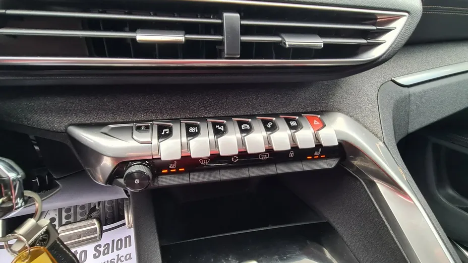 PEUGEOT 5008 -