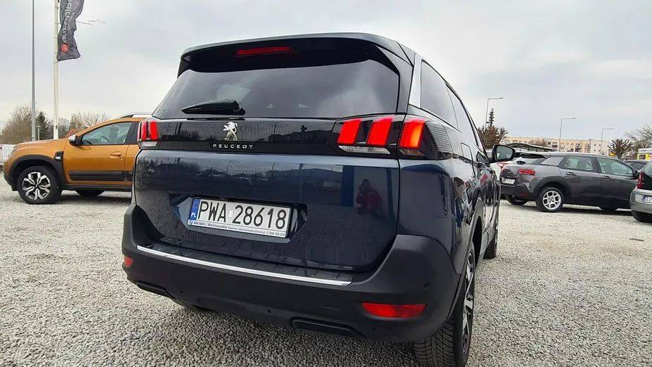 PEUGEOT 5008 -