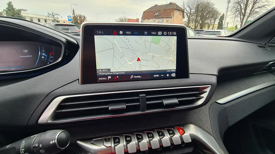 PEUGEOT 5008 -