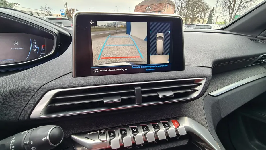 PEUGEOT 5008 -