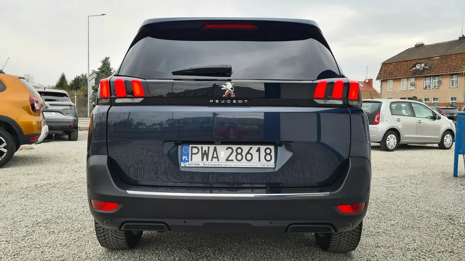 PEUGEOT 5008 -