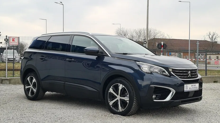 PEUGEOT 5008 -