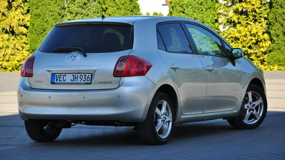 TOYOTA Auris -