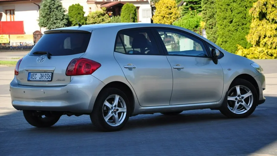 TOYOTA Auris -