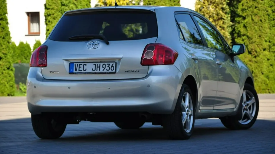 TOYOTA Auris -