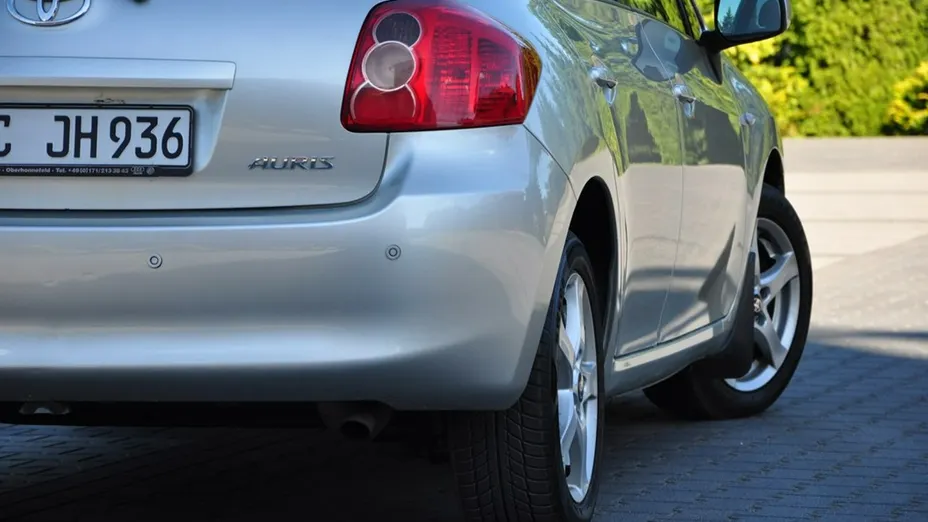 TOYOTA Auris -
