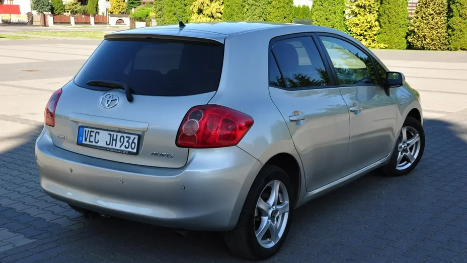 TOYOTA Auris -