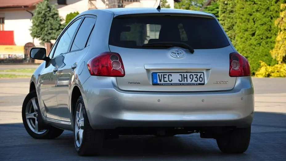 TOYOTA Auris -