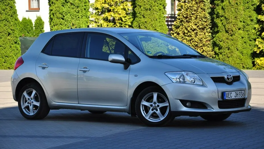 TOYOTA Auris -