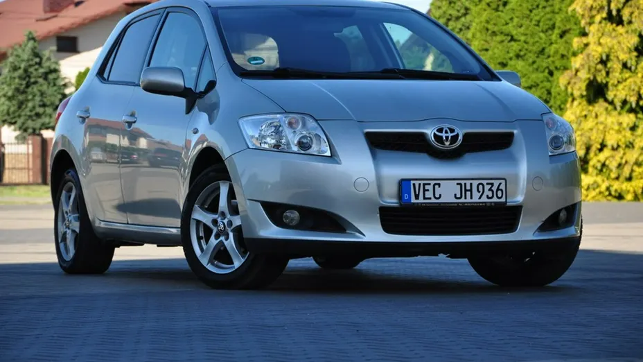 TOYOTA Auris -