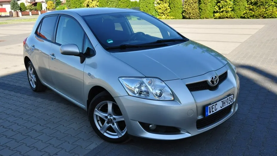 TOYOTA Auris -