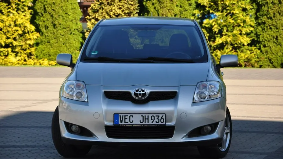 TOYOTA Auris -