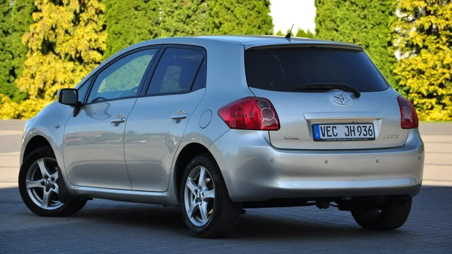 TOYOTA Auris -