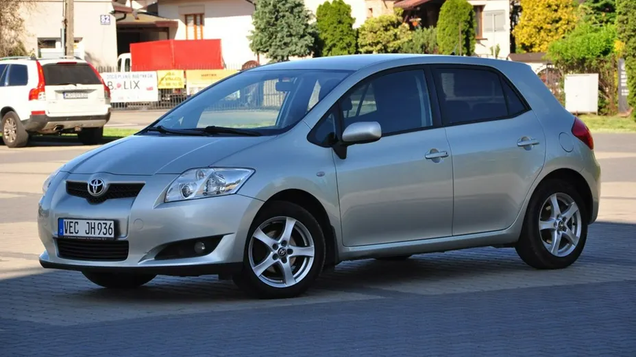 TOYOTA Auris -