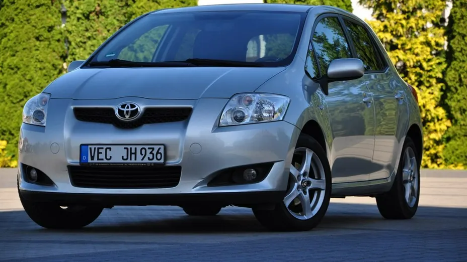 TOYOTA Auris -