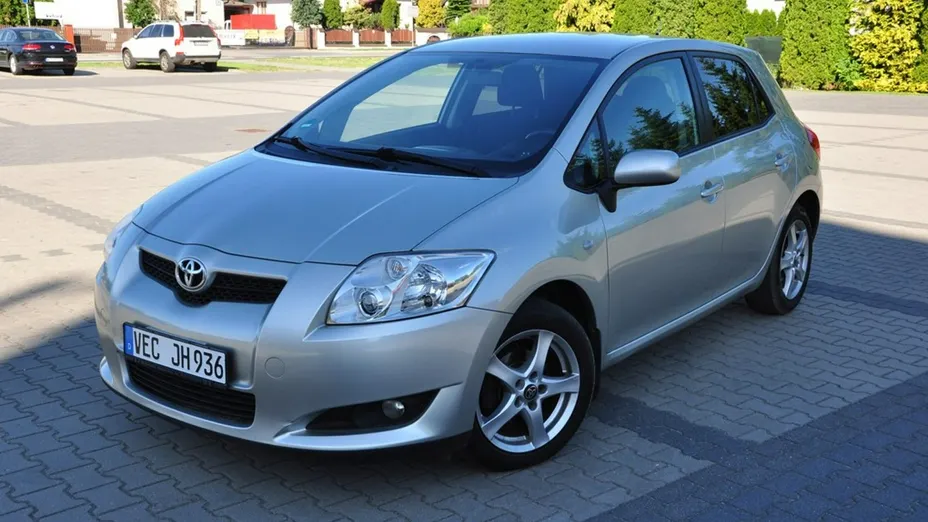 TOYOTA Auris -