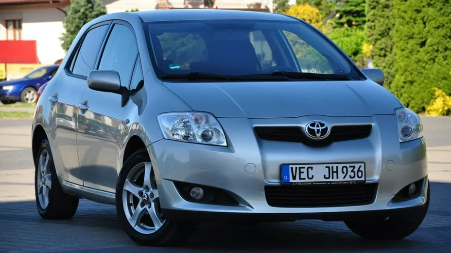 TOYOTA Auris -