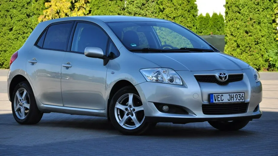 TOYOTA Auris -