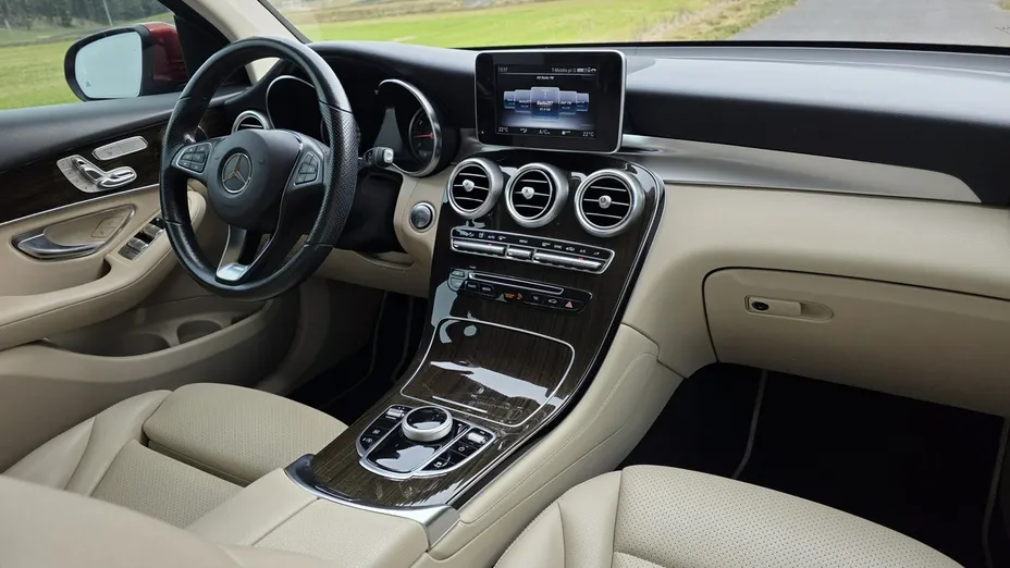 MERCEDES-BENZ GLC -