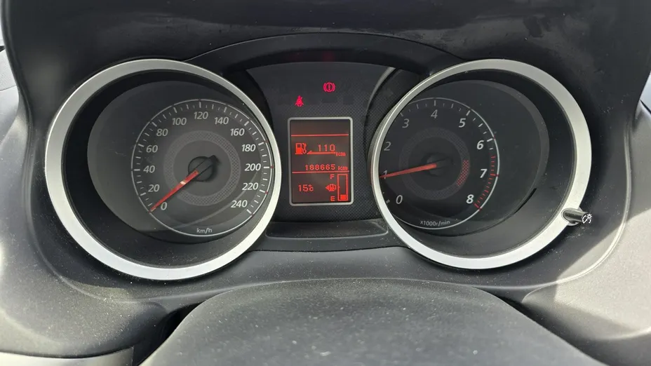 MITSUBISHI Lancer -
