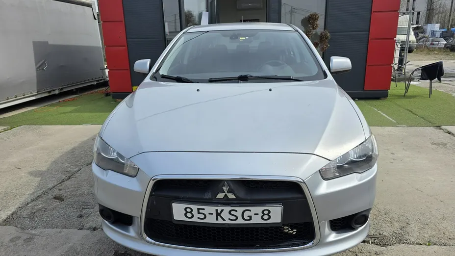 MITSUBISHI Lancer -