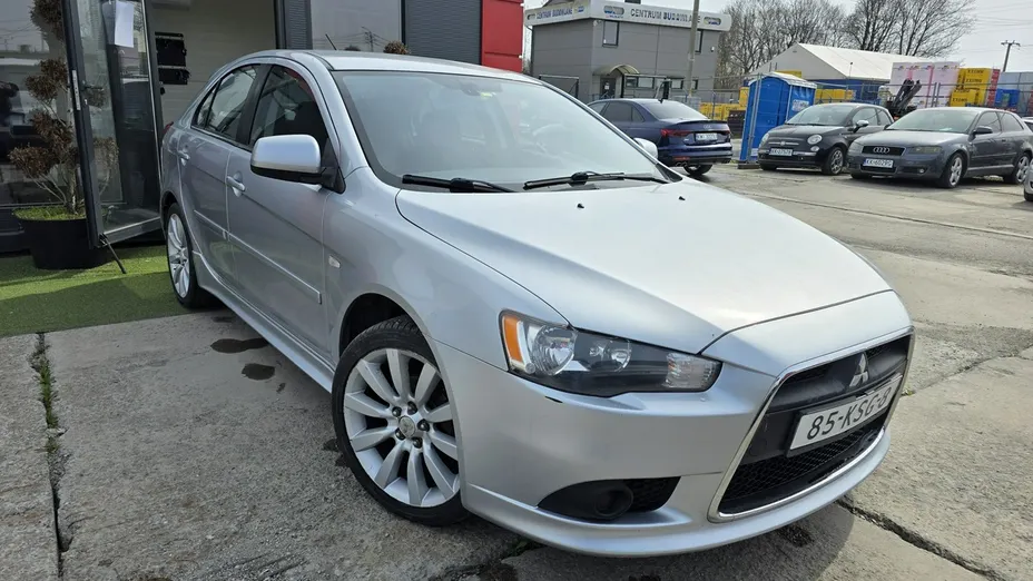 MITSUBISHI Lancer -
