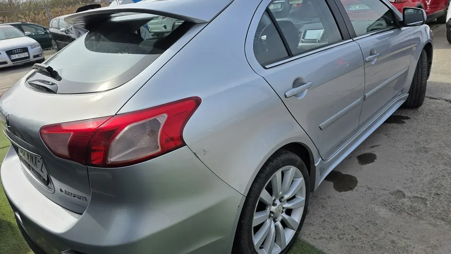 MITSUBISHI Lancer -