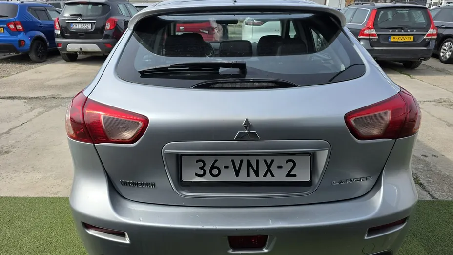 MITSUBISHI Lancer -