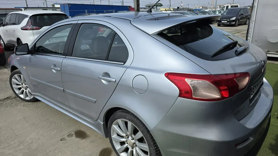 MITSUBISHI Lancer -