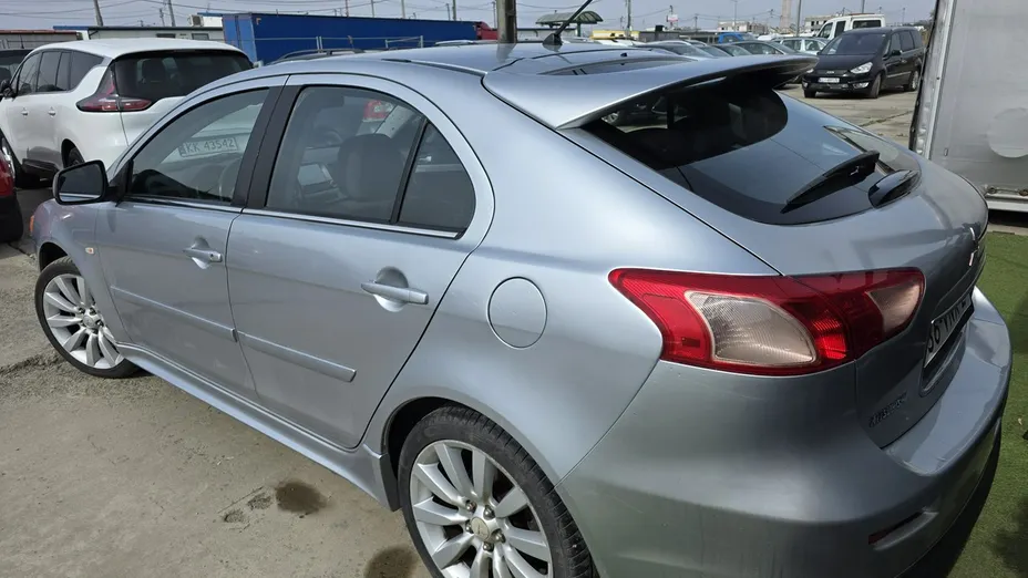 MITSUBISHI Lancer -