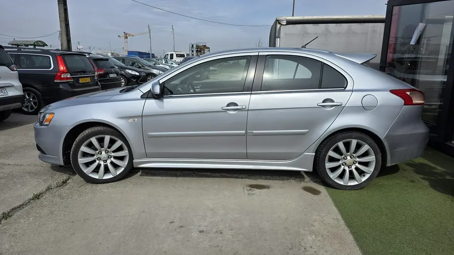 MITSUBISHI Lancer -