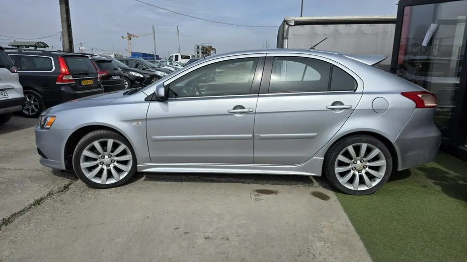 MITSUBISHI Lancer -