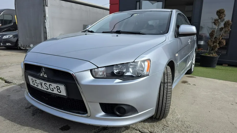 MITSUBISHI Lancer -