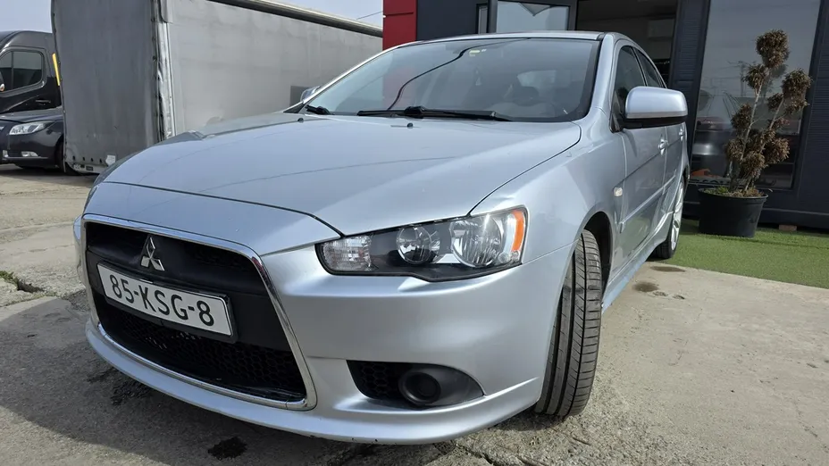 MITSUBISHI Lancer -