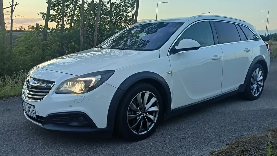 OPEL Insignia -