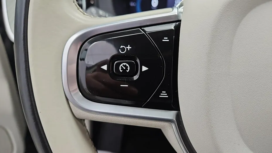 VOLVO XC60 -