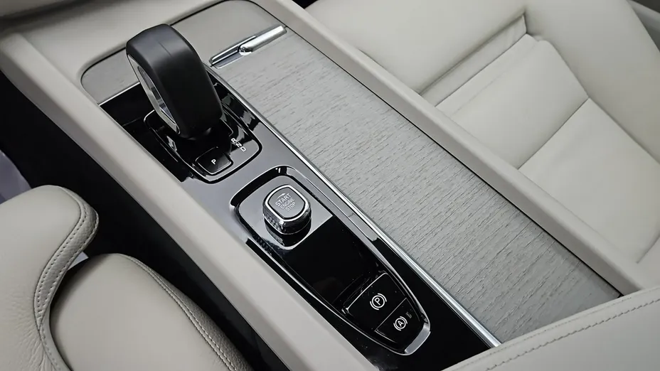 VOLVO XC60 -