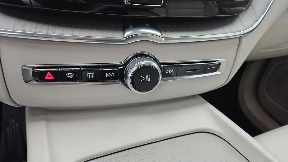 VOLVO XC60 -