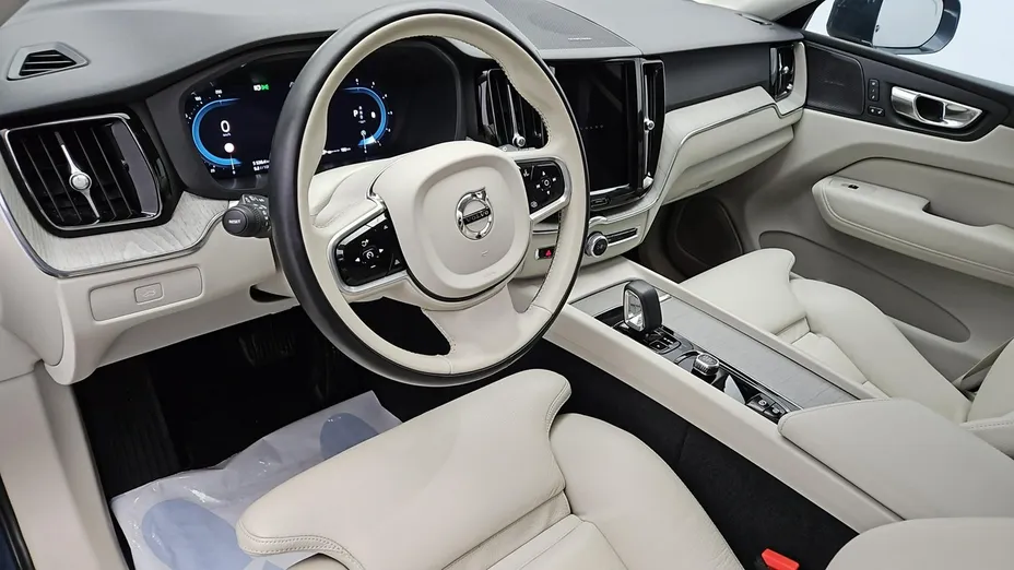 VOLVO XC60 -