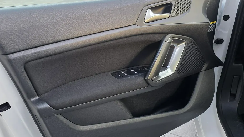 PEUGEOT 308 -
