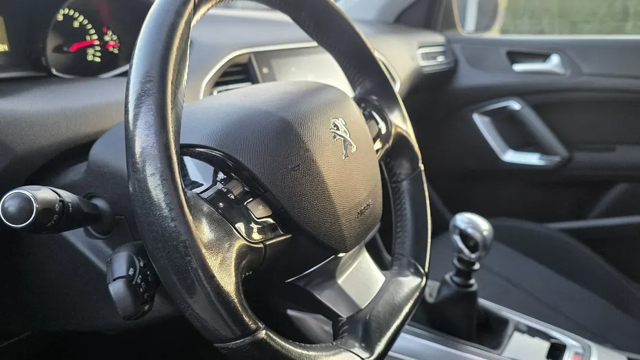 PEUGEOT 308 -