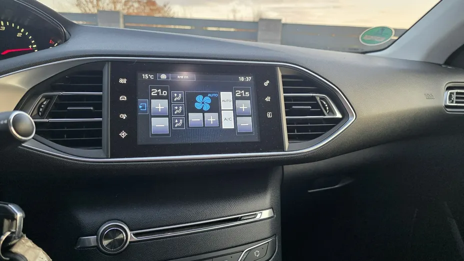PEUGEOT 308 -