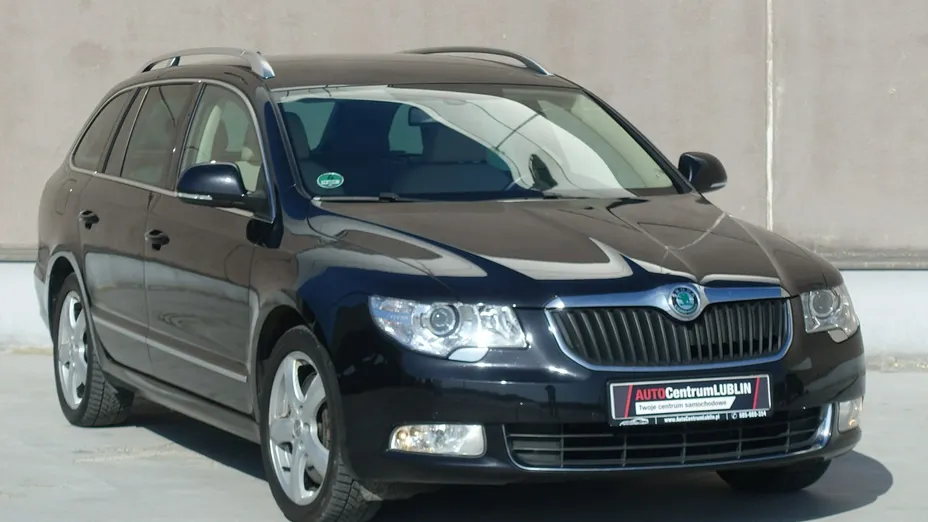 SKODA Superb -