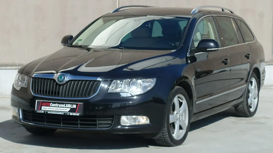 SKODA Superb -