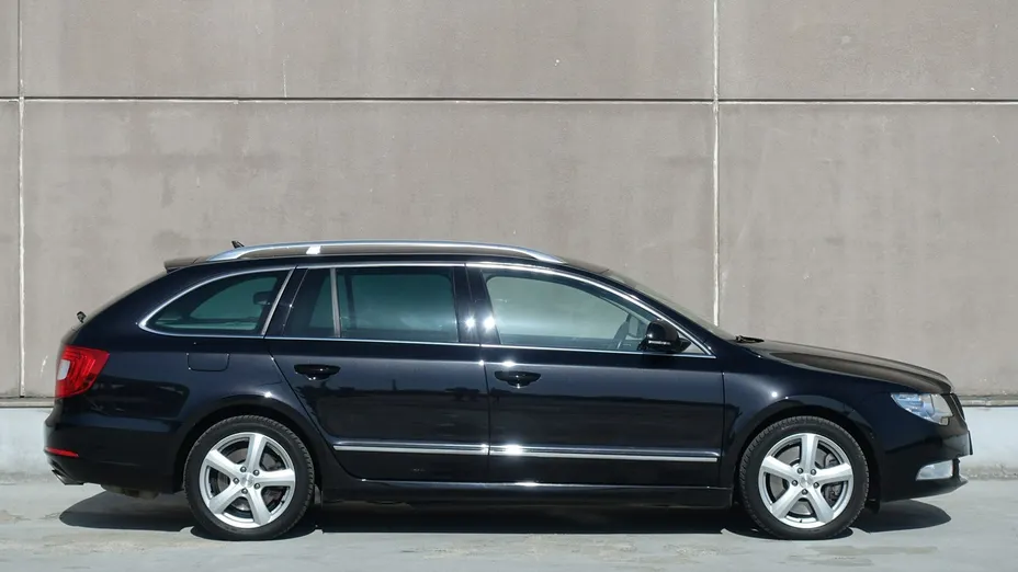 SKODA Superb -