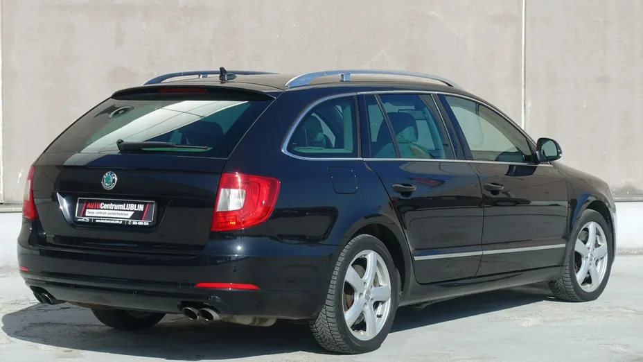 SKODA Superb -