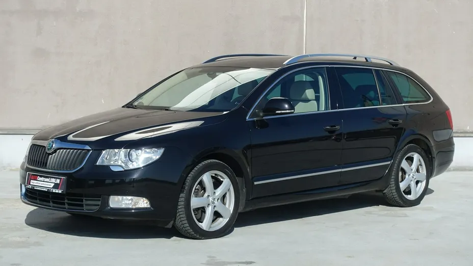 SKODA Superb -