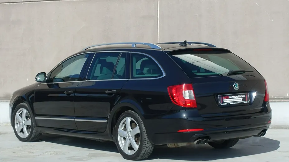 SKODA Superb -